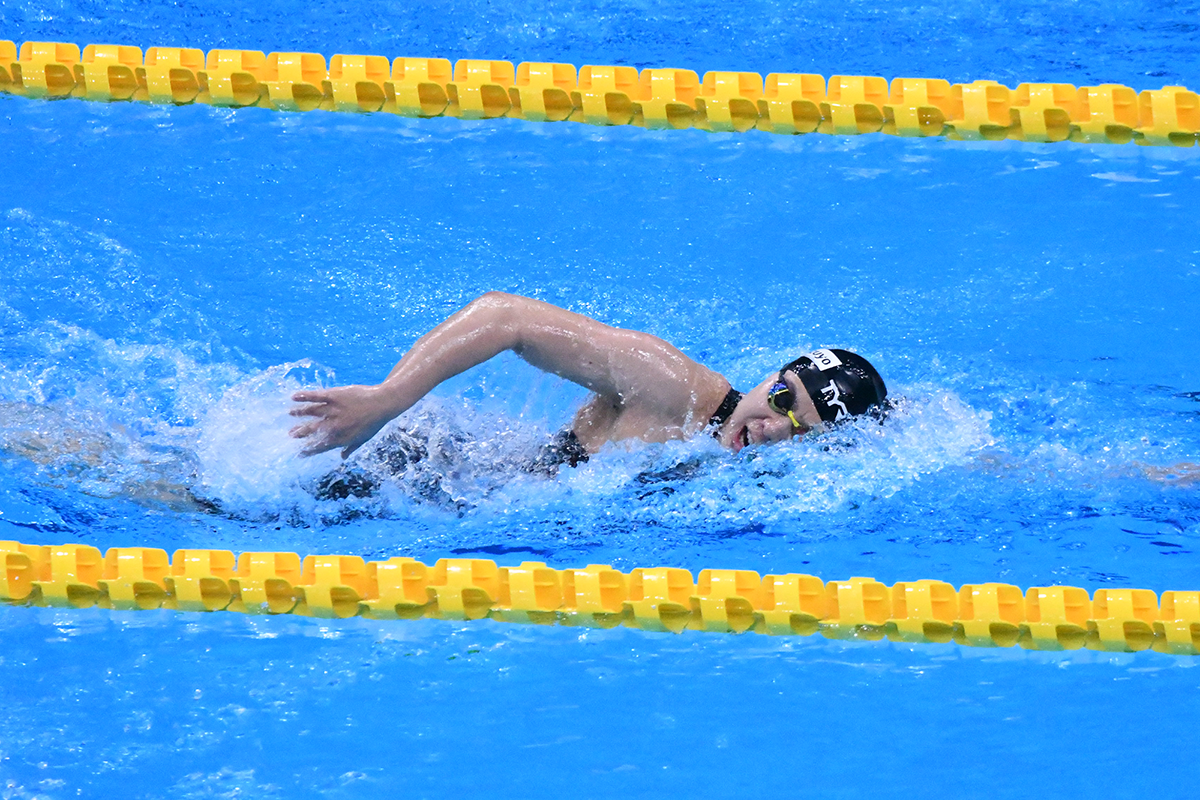 望月絹子選手 競泳写真