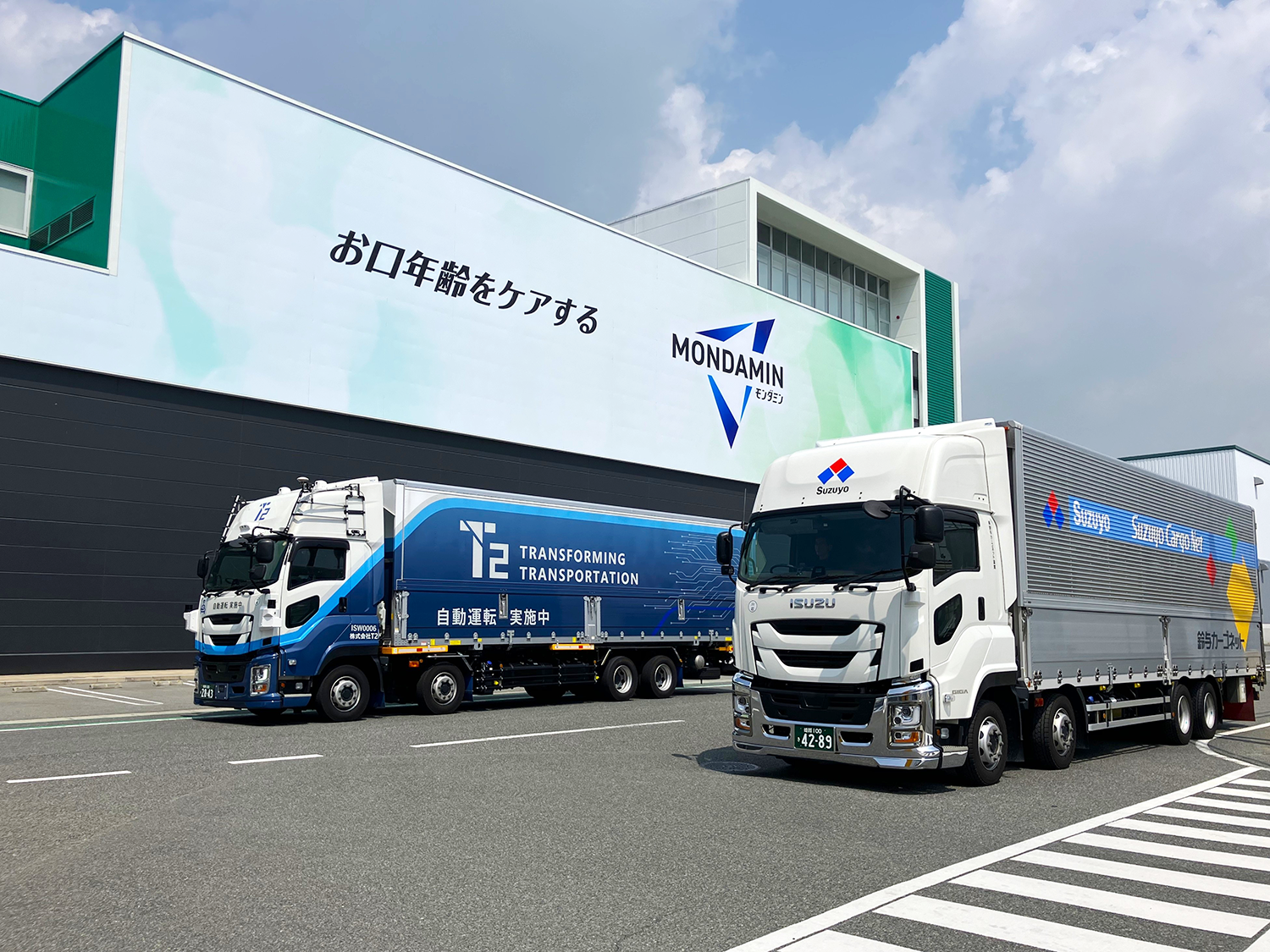 鈴与のトラックとT2の自動運転トラック
